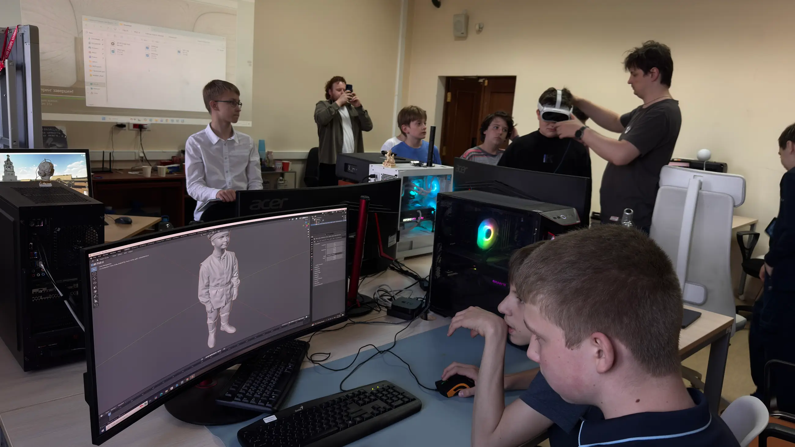 Мастер-класс «VR технологии и Окно в прошлое древней крепости Уфы XVII века» в Школе юного историка